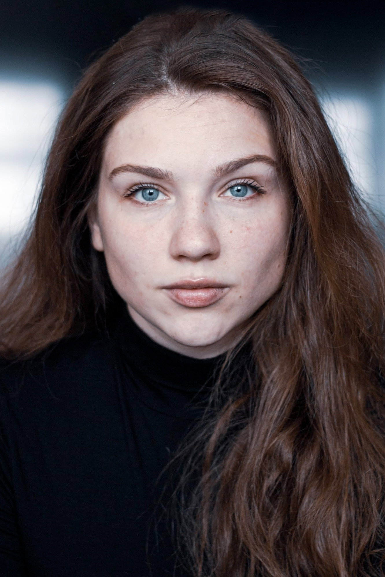 Lesana Krausková as Alena Valentová in Dunaj, k vašim službám