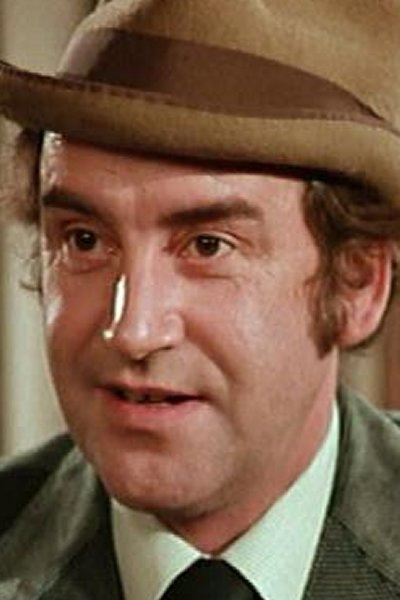 Jørgen Kiil as Oliver Jensen in Turn Right by the Yellow Dog