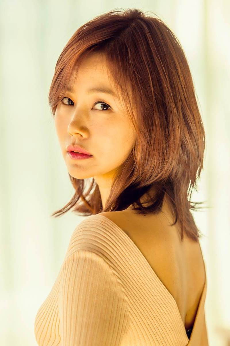 엄수정 as Han So-young in Going by the Book