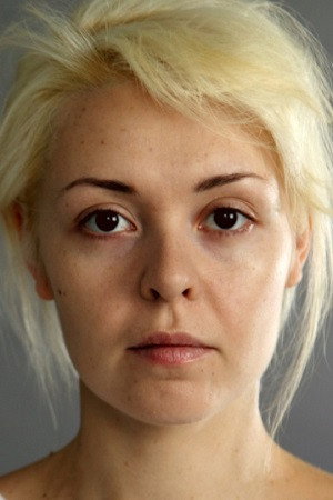 Виктория Короткова as Sasha in Under Electric Clouds