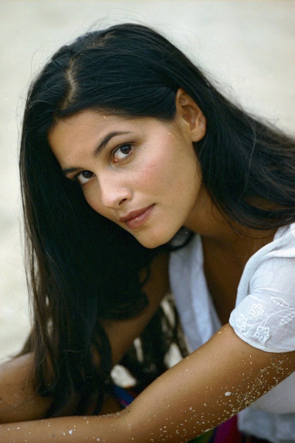 Mandala Tayde as Amina in Desert of Fire