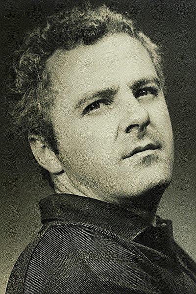 Flávio Rangel as Self - Host in O Gesto, a Festa, a Mensagem - Dois Mil Anos de Teatro
