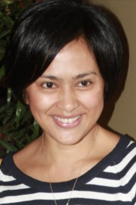 Sarah Sechan as Bunda Mira in Santri Pilihan Bunda