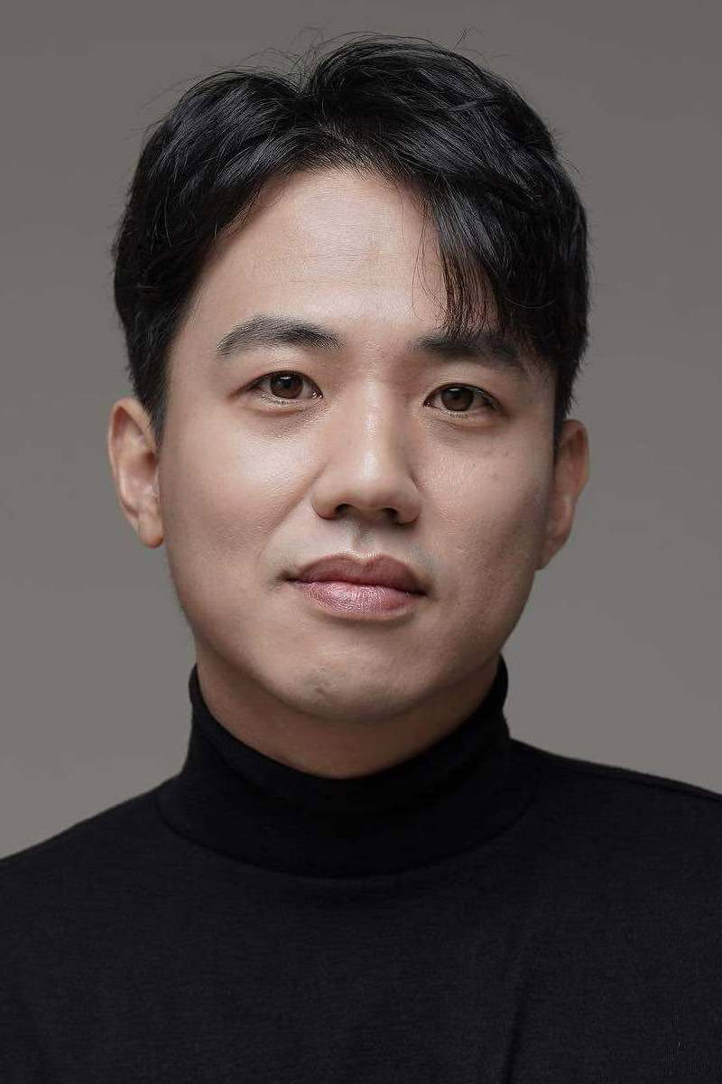 노형욱 as Young Seong Nak-an in The President's Barber