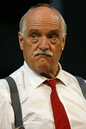 Gerhard Dorfer as Georg in Der Einstand