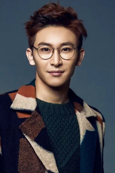 Tan Youming as Xiao Fei in The Drifting Red Balloon