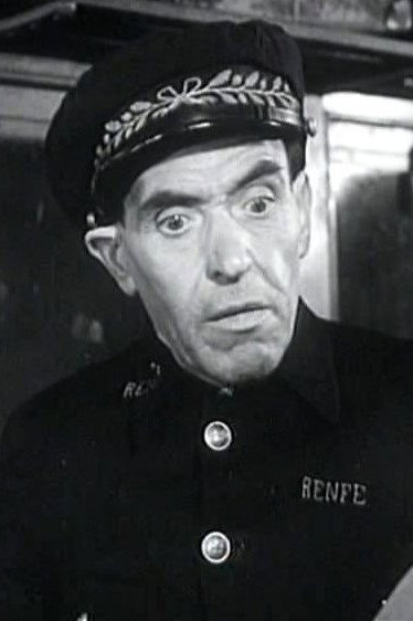 Francisco Bernal as Carcelero in Messengers of Peace