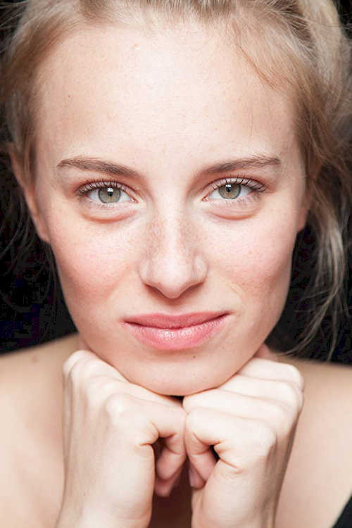 Loriane Klupsch as Annabelle De Meyer in Love, Romance & Chocolate