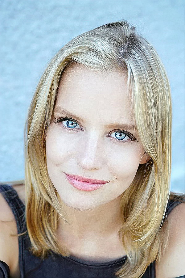 Alexis Clayton as Hannah in The Experience