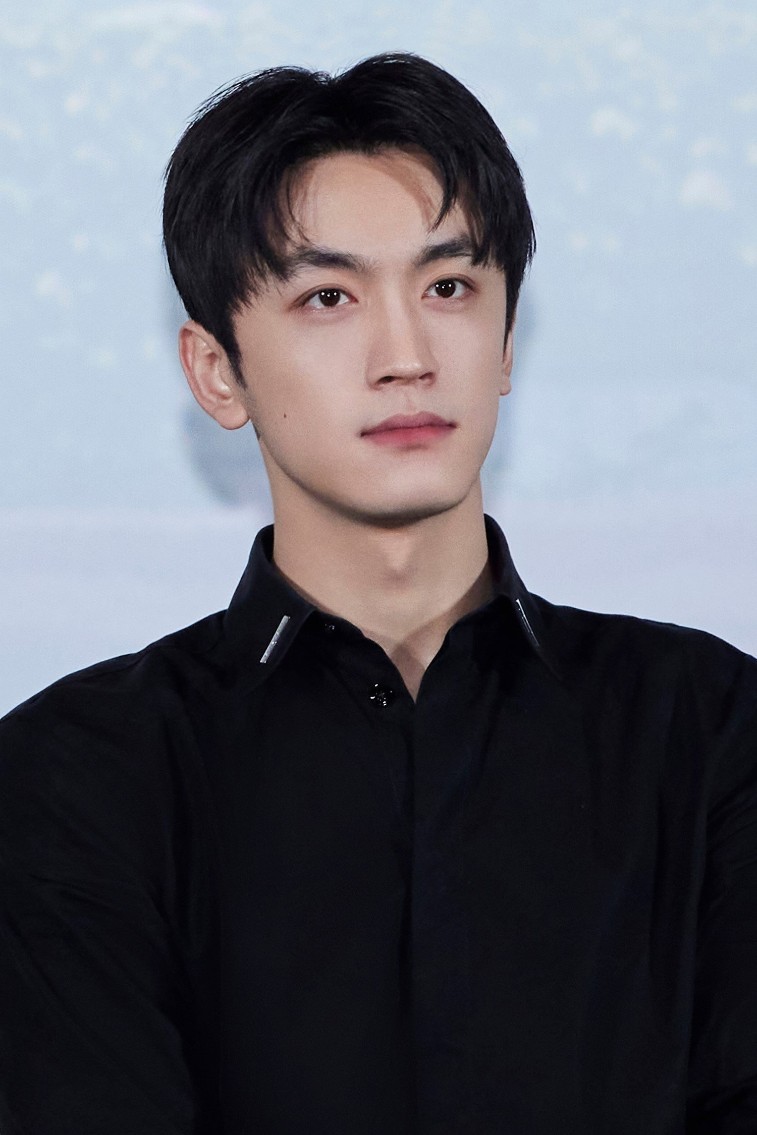 Niu Chao as Jiang Yitian in Hello, The Sharpshooter