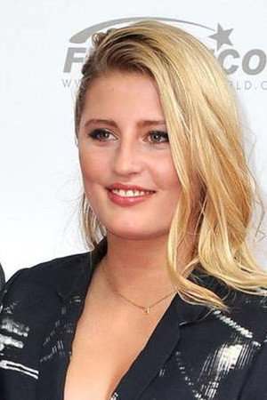 Emma Schweiger as Winnie in The Salvation Of The World As We Know It