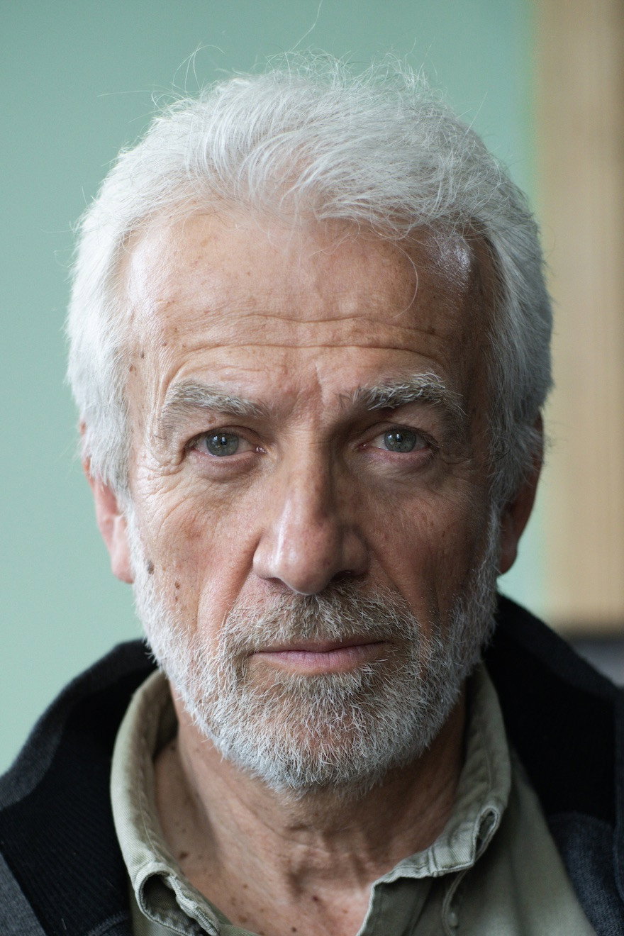 Gilbert Coudurier as Léon in ÉCAILLÉS