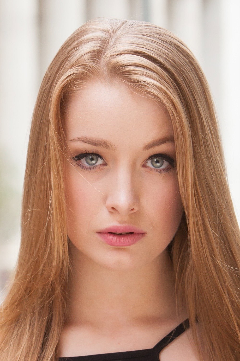 Sarah Doerner as Rachel in The Chemists