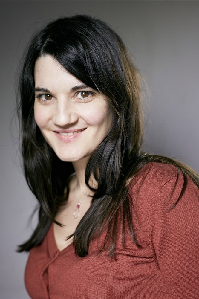 Rachel Arditi as Marion in À la maison pour Noël