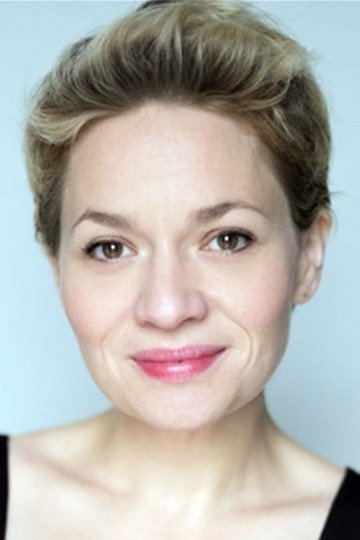Lara Neumann as Anne Jouan, journalist in 150 Milligrams