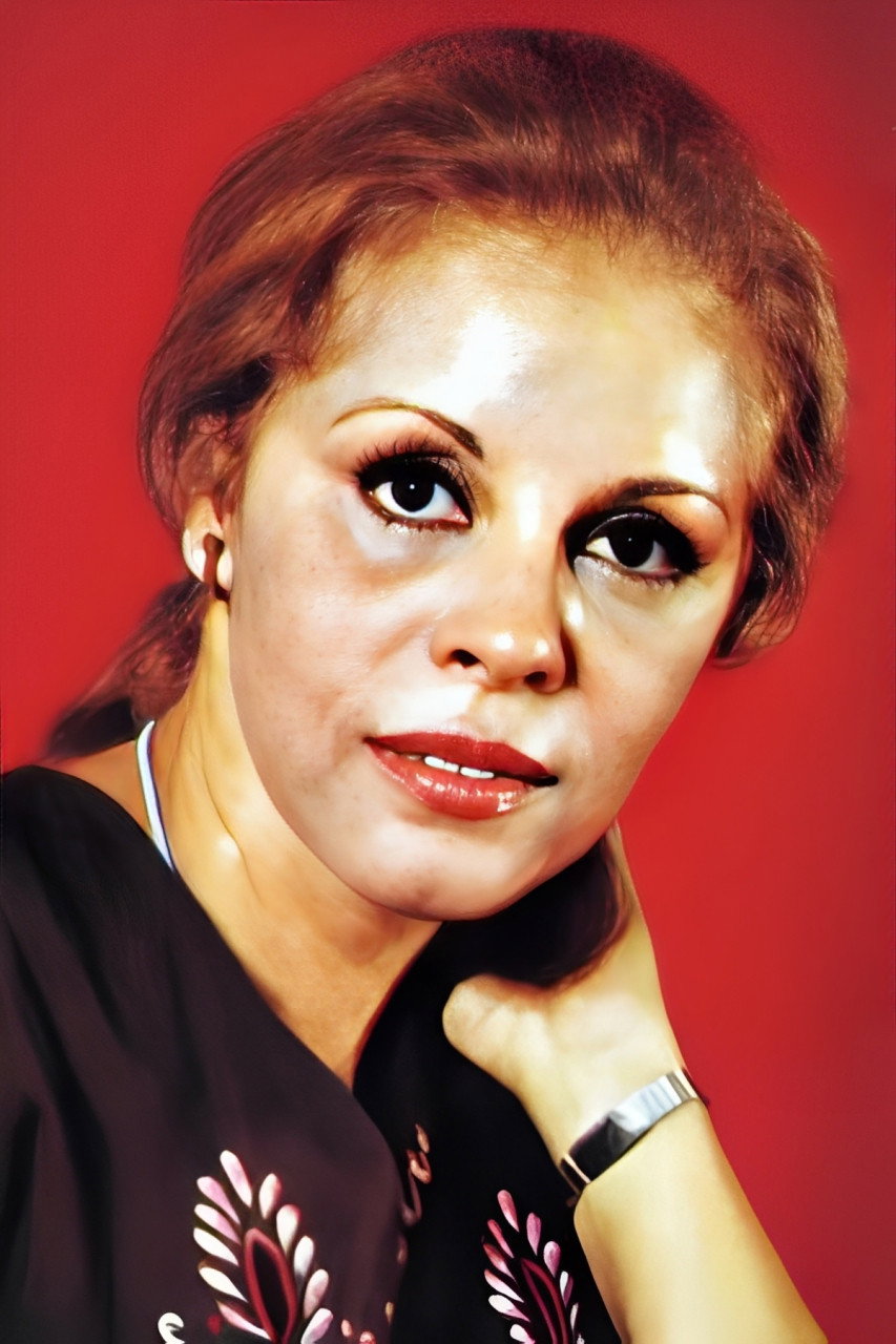 Ruthinéa de Moraes as Tia Sinhara Boaventura in A Marcha
