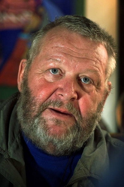 Jens Okking as Samuelsen in A Town in the Province