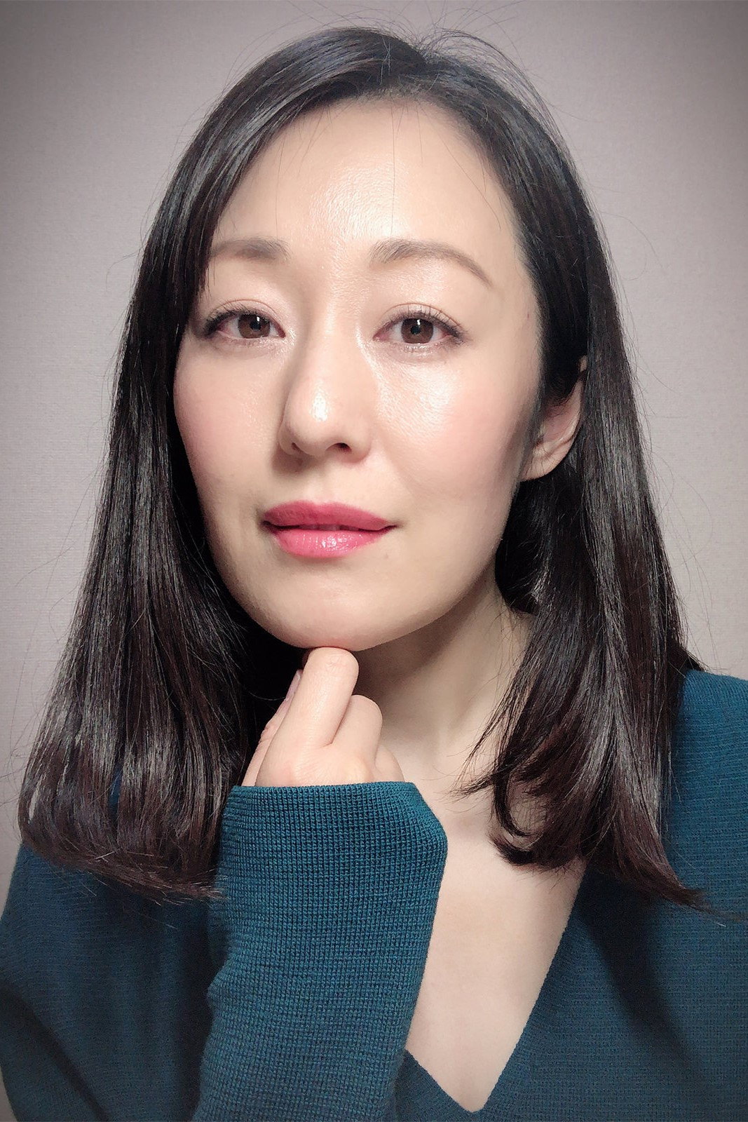 鈴木美智子 as Theatre Actress in Wet Woman in the Wind