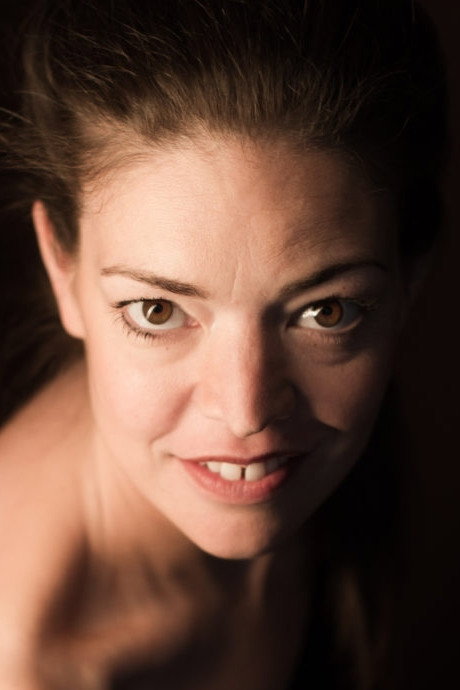 Julie Basecqz as Angèle Jaucot in Le Retour du Docteur Loiseau