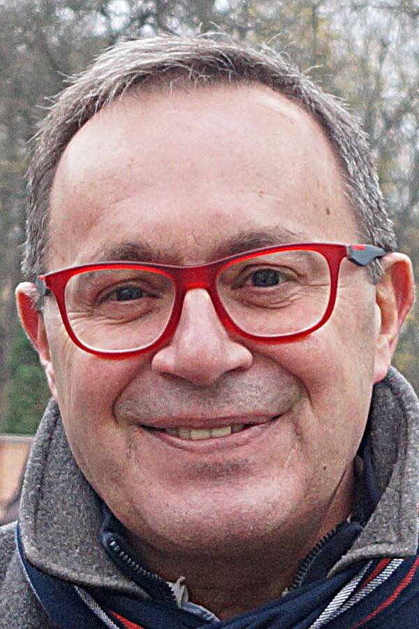 Tomasz Sianecki as Self - Host in Szkło kontaktowe