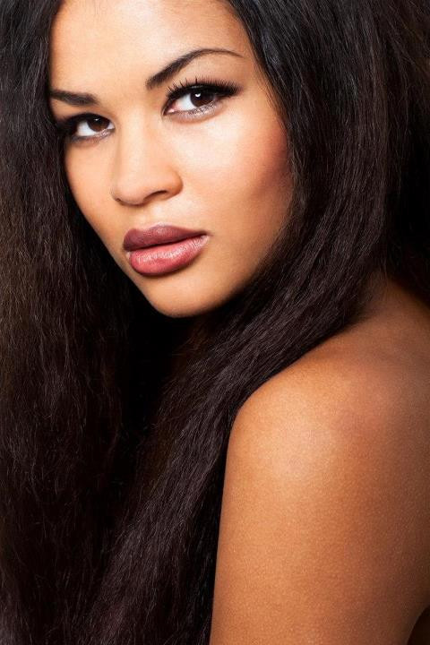 Siri Black Ndiaye as Vicky in Don't Hang Up