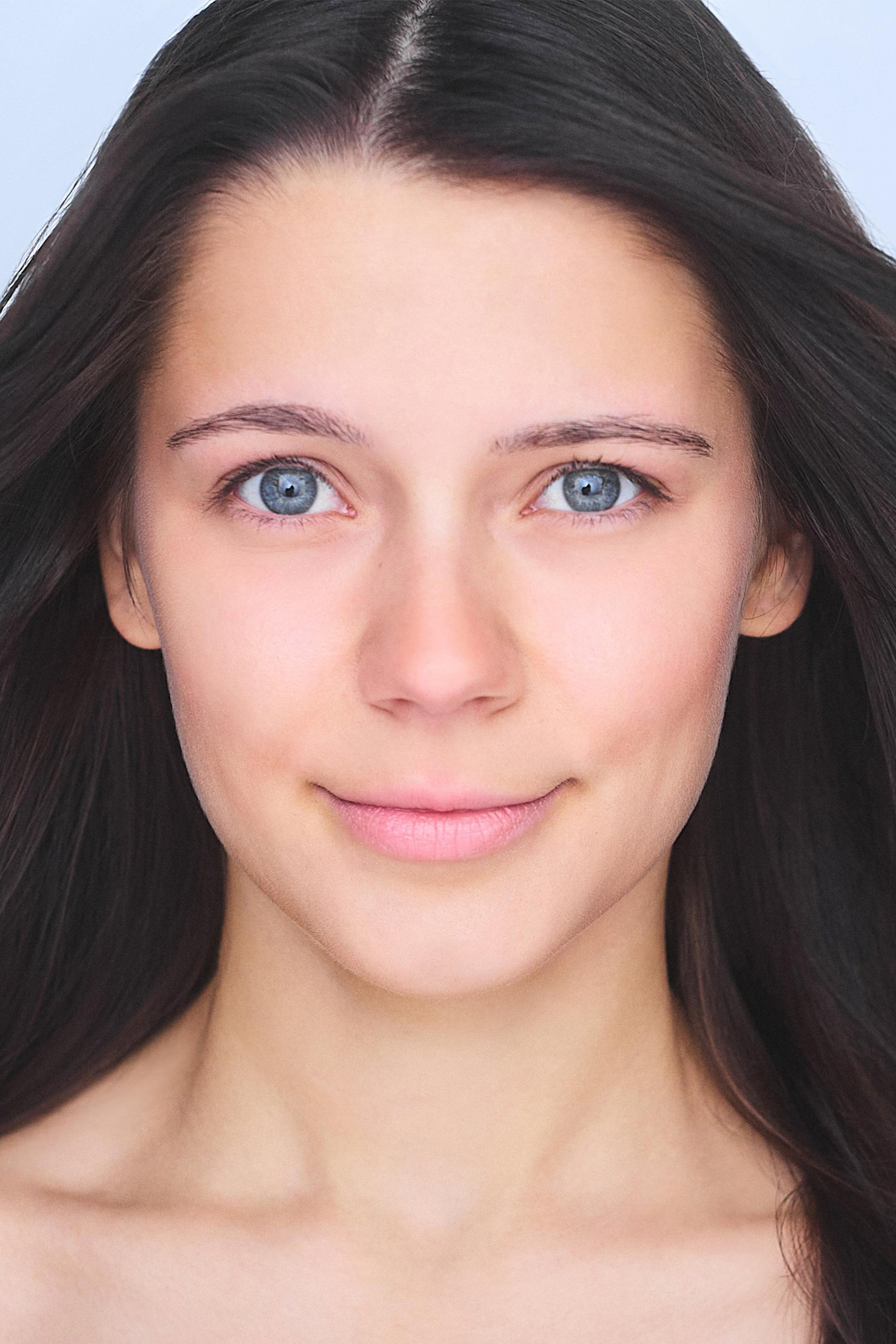 Ashley Poulin as Jules Suttcliffe in The Daughters of the Domino