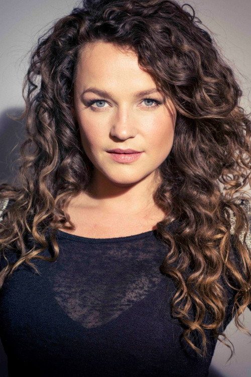Anna Speller as Nina de Wit in Freshers
