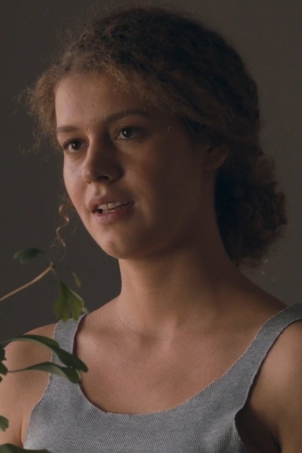 Fruzsina Czvetkó as Fruzsi in Relentless