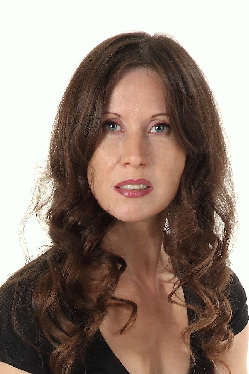 Svetlana Mertsalova as Jeanne in Beads