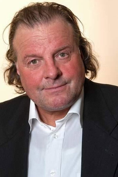 Ad van Kempen as Miljonair in Ernst, Bobbie And The Cunning Onix