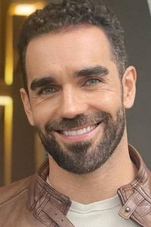 Marcus Ornellas as Martín Guerra Vegas in Si nos dejan