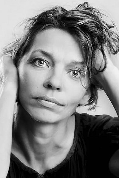 Tine Grauengaard as Jordemoder in Dig, mig & junior