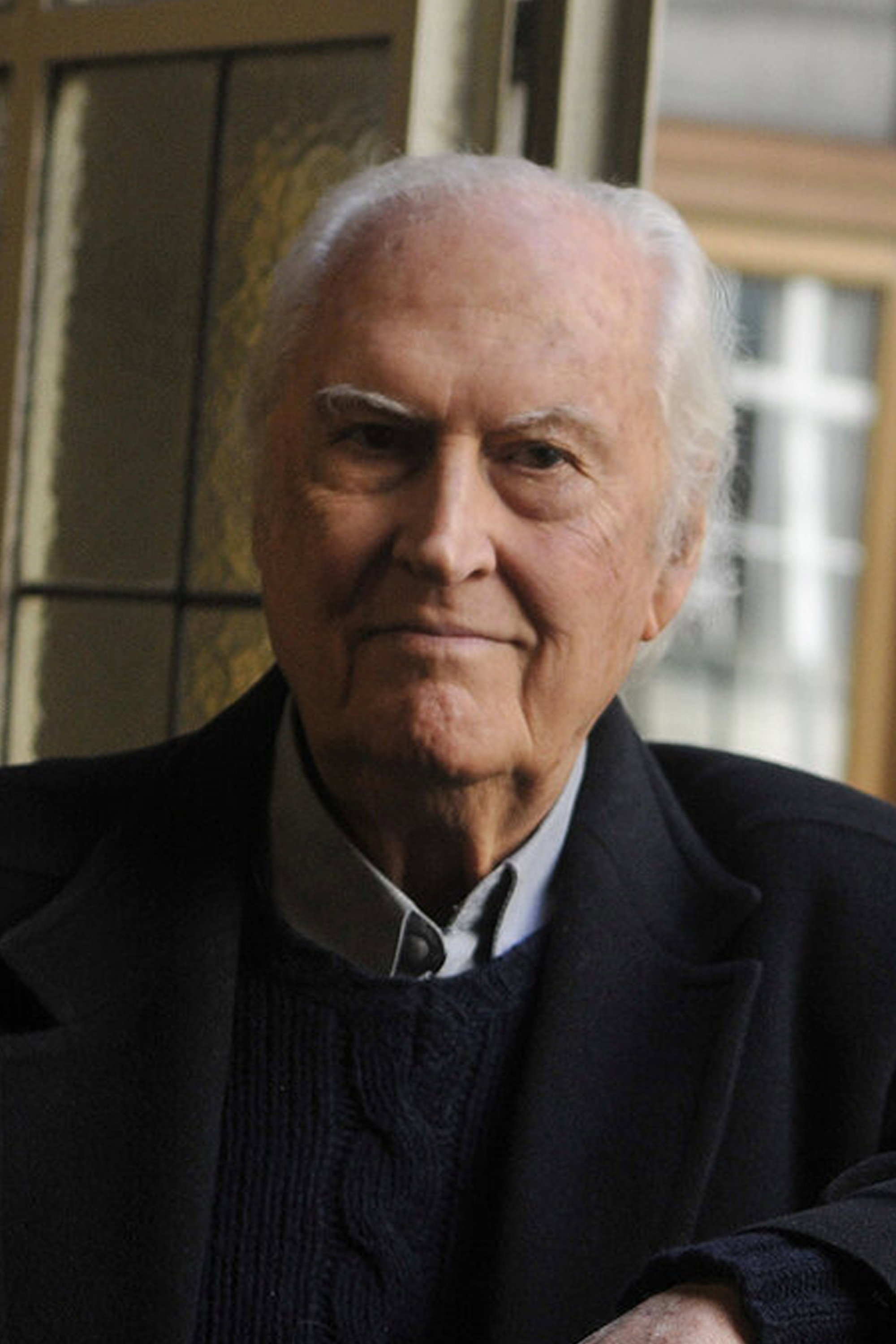 Fernando E. Solanas as Self in Claves, 3: Small mother country, great mother country
