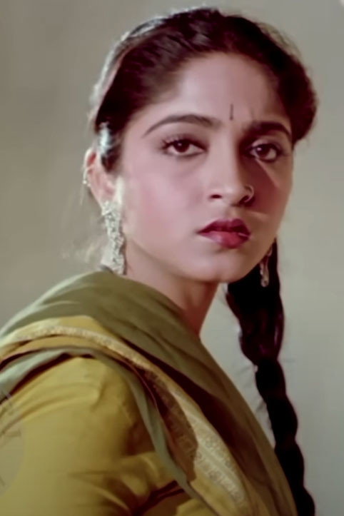 Savita Bajaj as Ramanath's mom in Beta Ho To Aisa