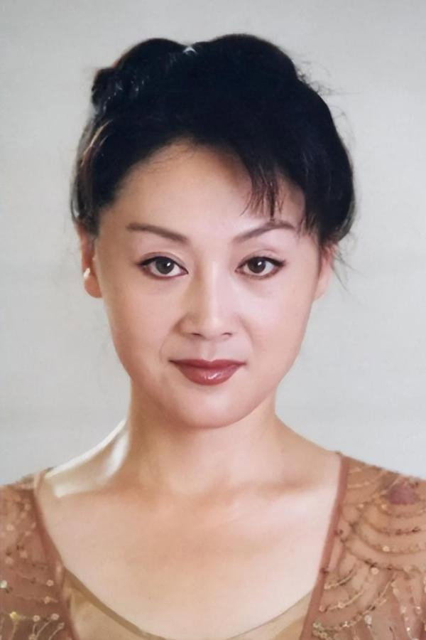 王姬 as Mrs. Po in The Karate Kid