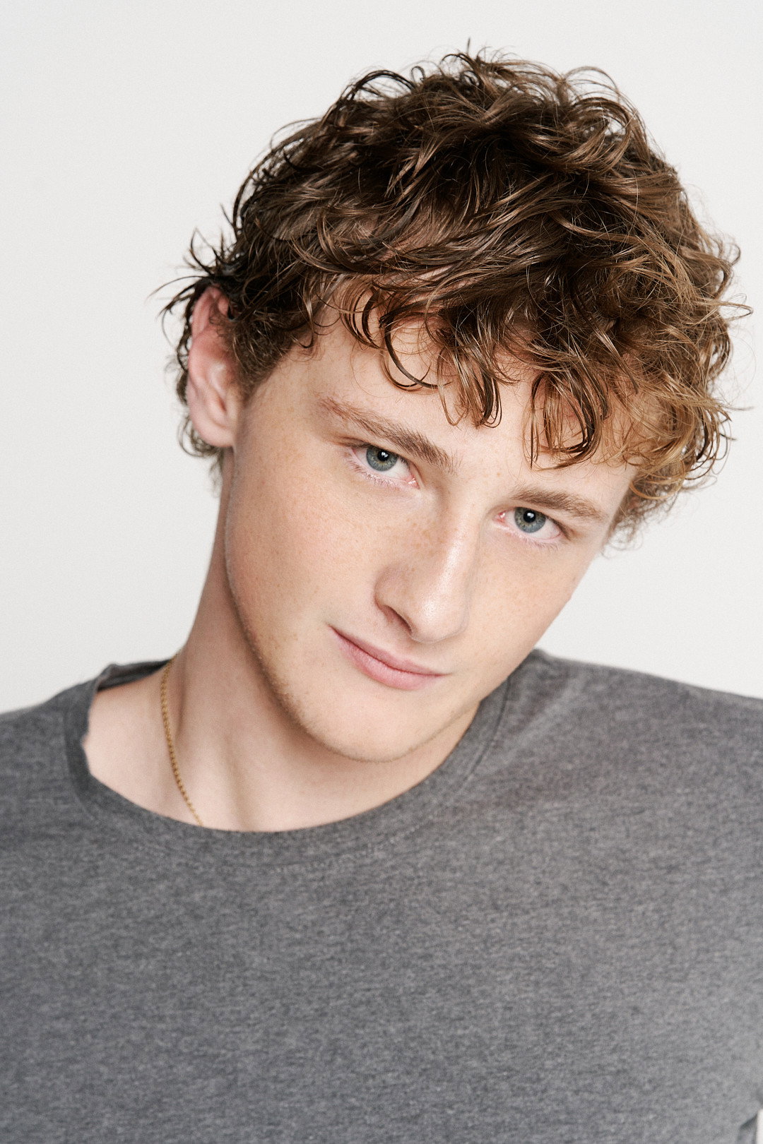 Miguel Fernández as Jon Dosal González in Física o química: La nueva generación