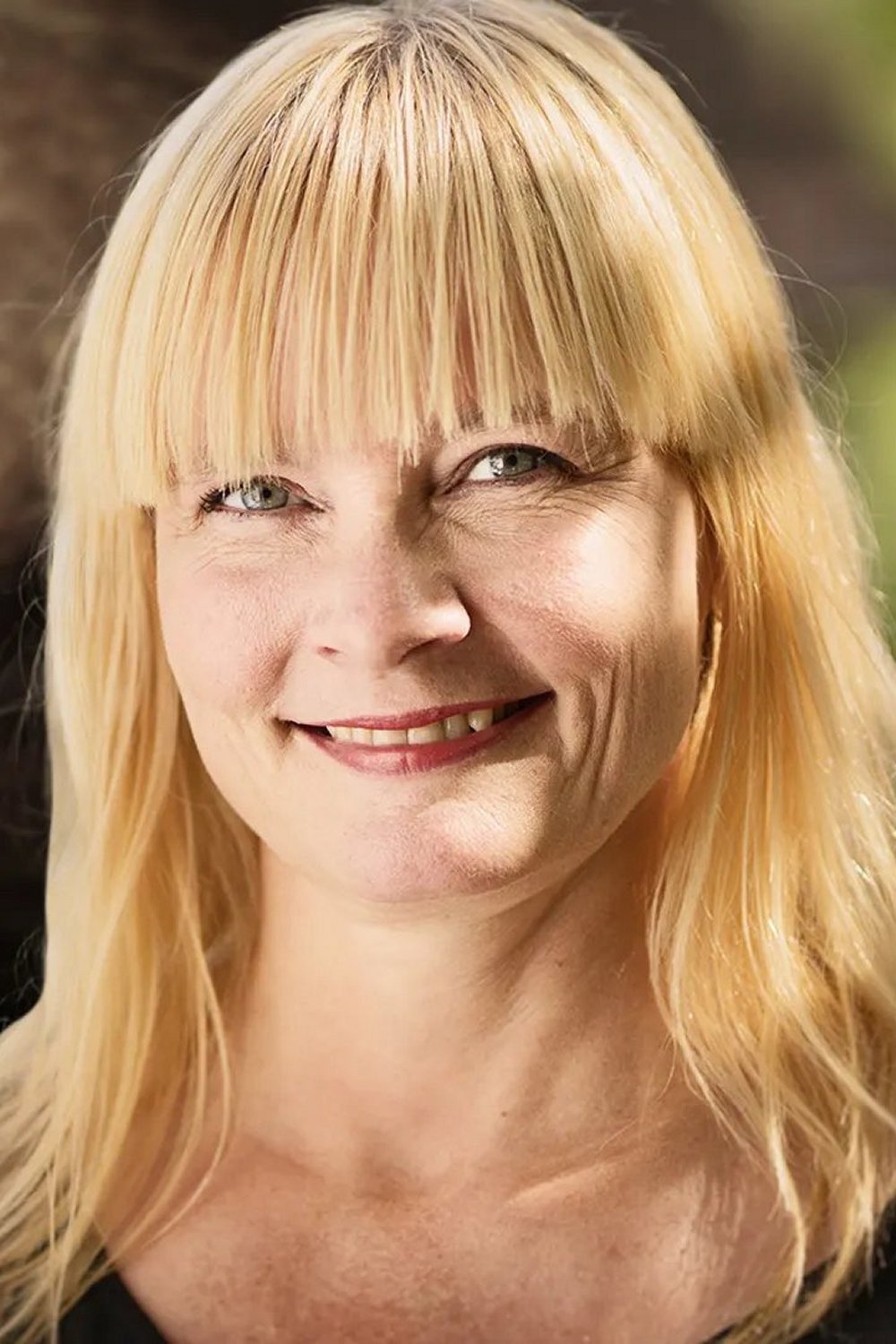 Liv Thomsen as Vært in Dengang vi var bønder