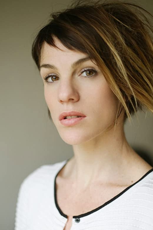 Claire Pérot as Sylvitte in Des gens qui passent