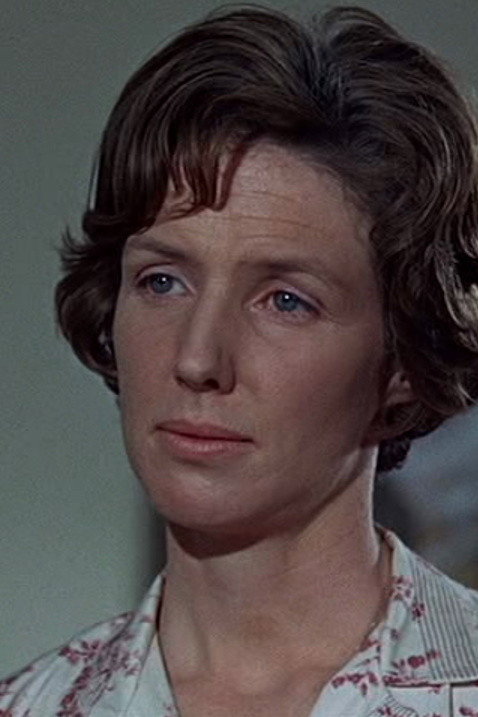 Laurinda Barrett as Mrs. Kelly in The Heart Is a Lonely Hunter