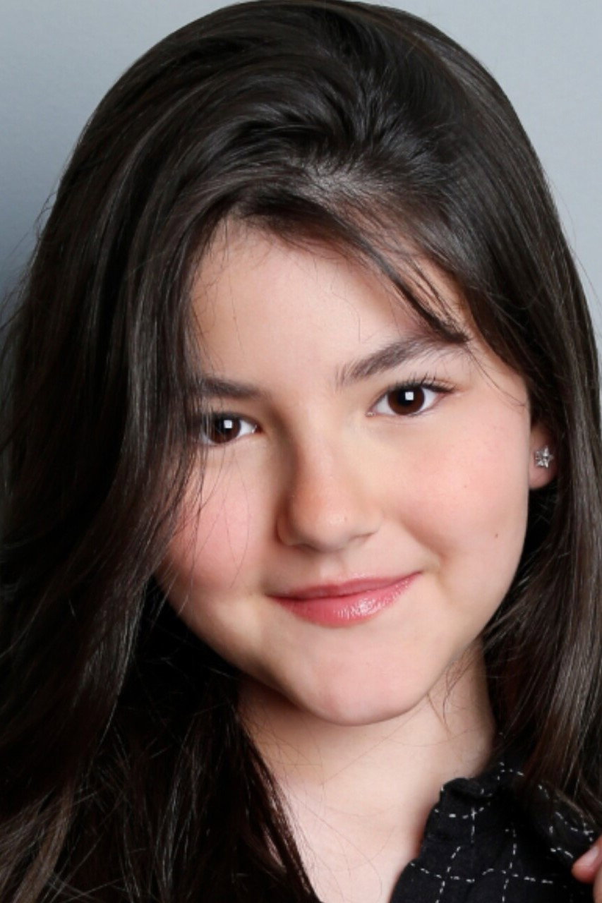 Marjorie Queiroz  as Isabel in Meninas Não Choram