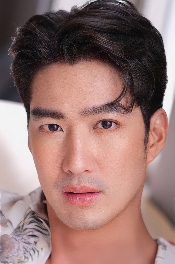 Suriyont Arunwattanakul as Hack in Eight Count
