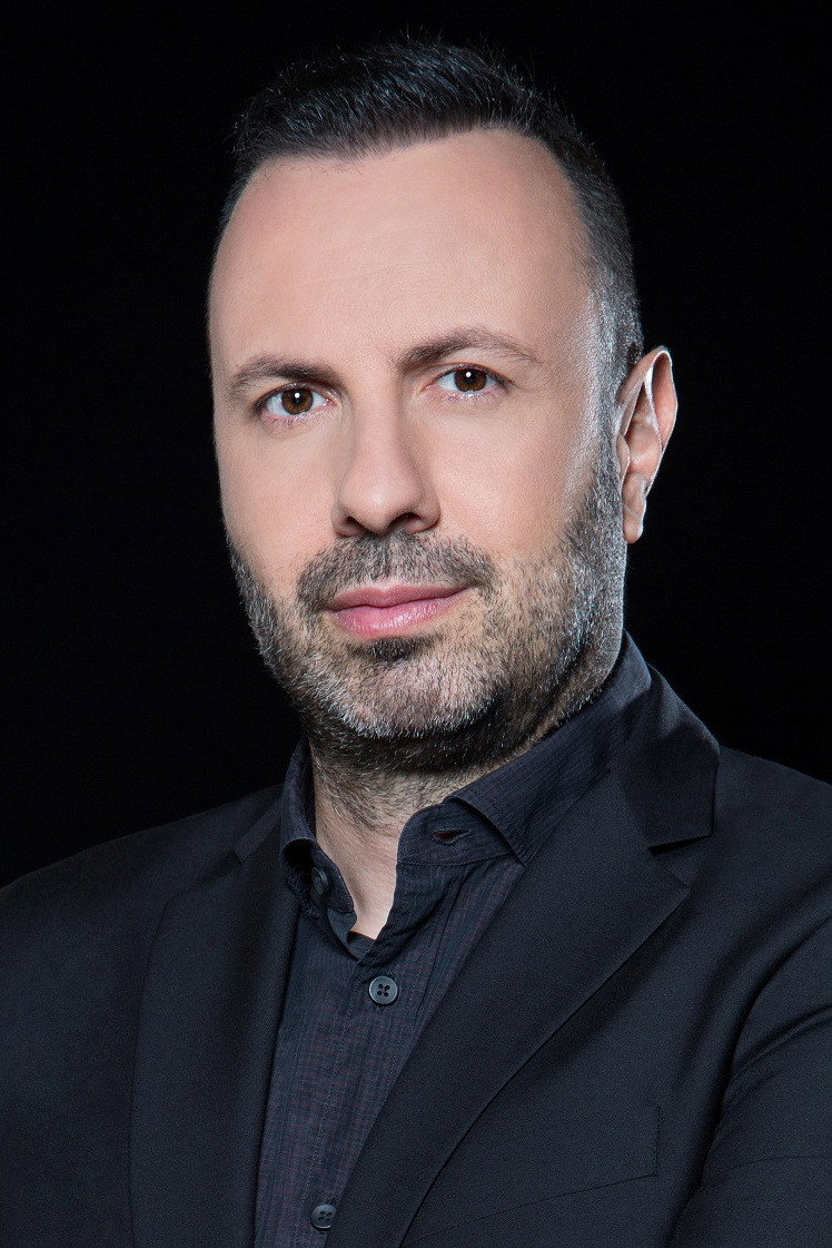 Τάσος Τρύφωνος as Host in The Weakest Link