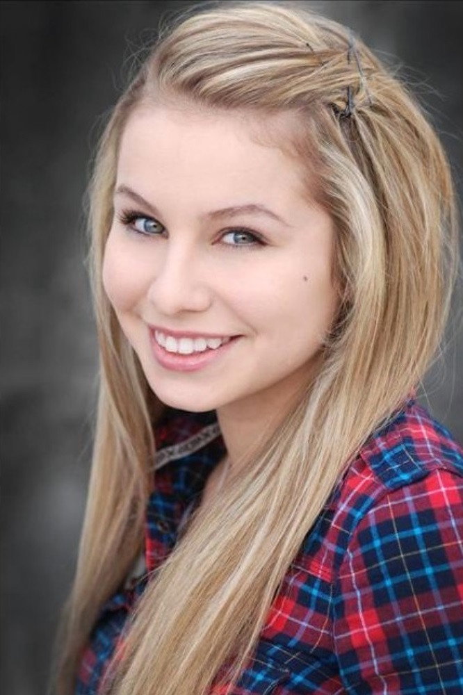 Samantha Page as Little Girl in The Stranger