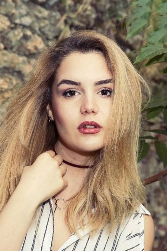 Alara Turan as Hayal Karay in Kardeş Çocukları