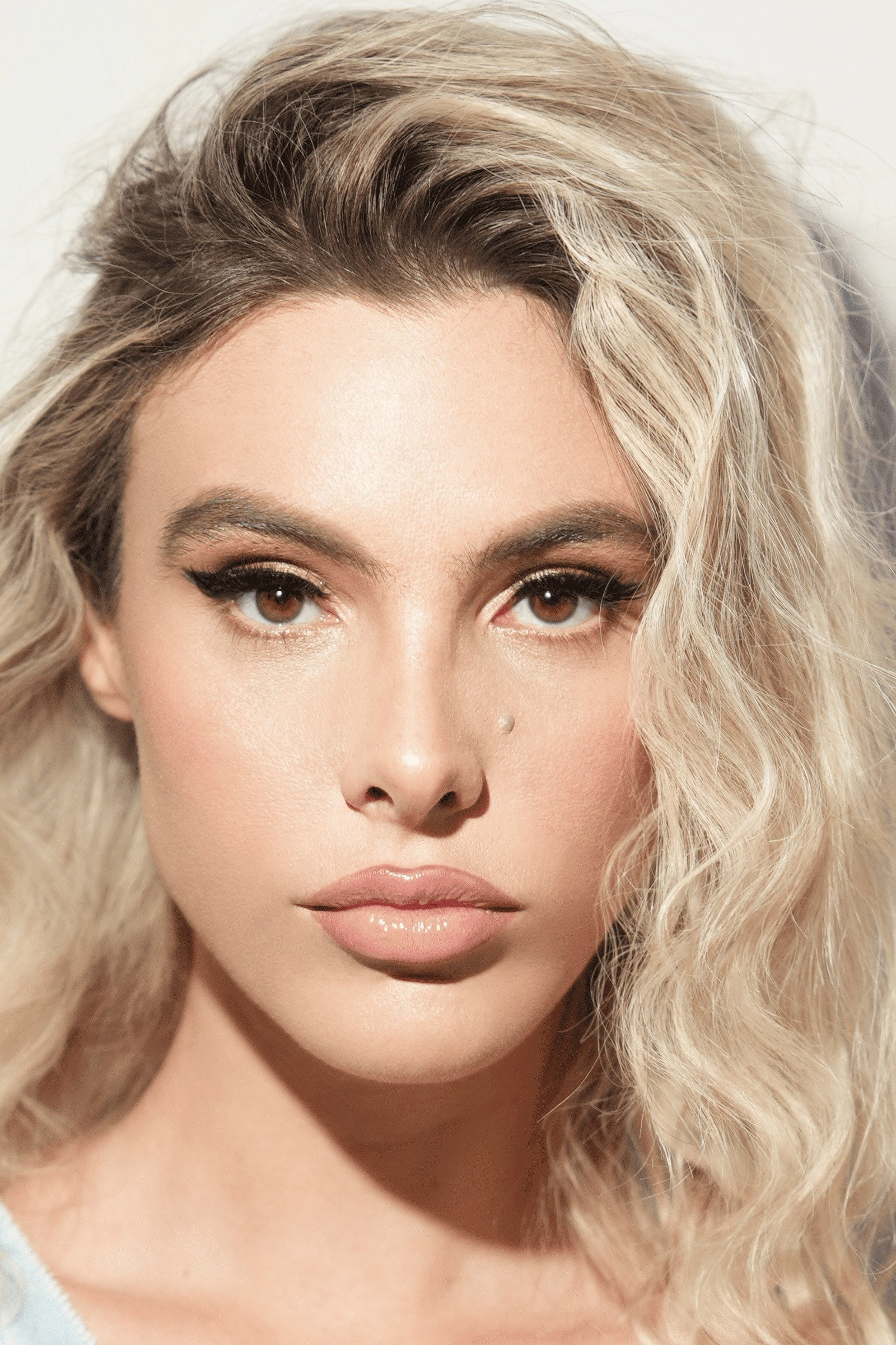 Lele Pons as Self - Host in Exposure