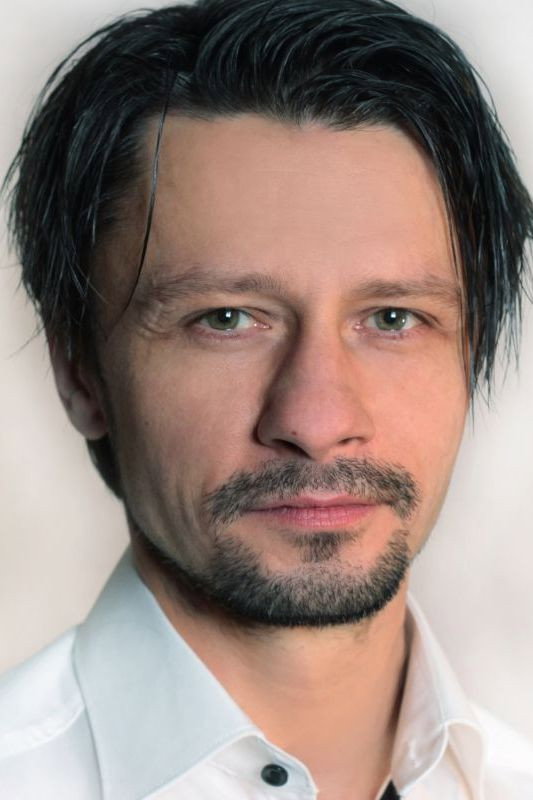 Dariusz Majchrzak as Melik in Radiostory