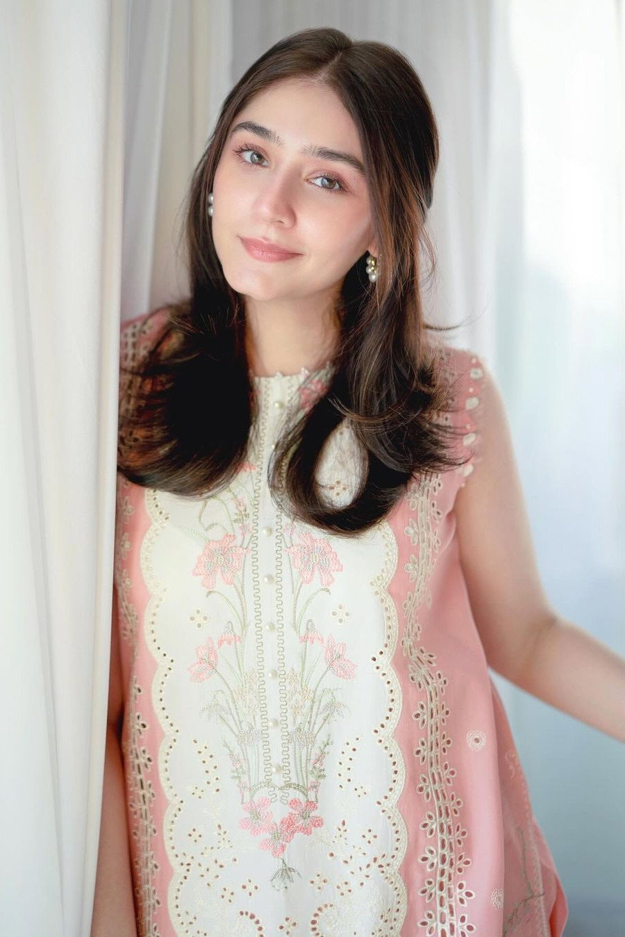 Dur-e-Fishan Saleem as Shibra Suleman in Love Mystagogue