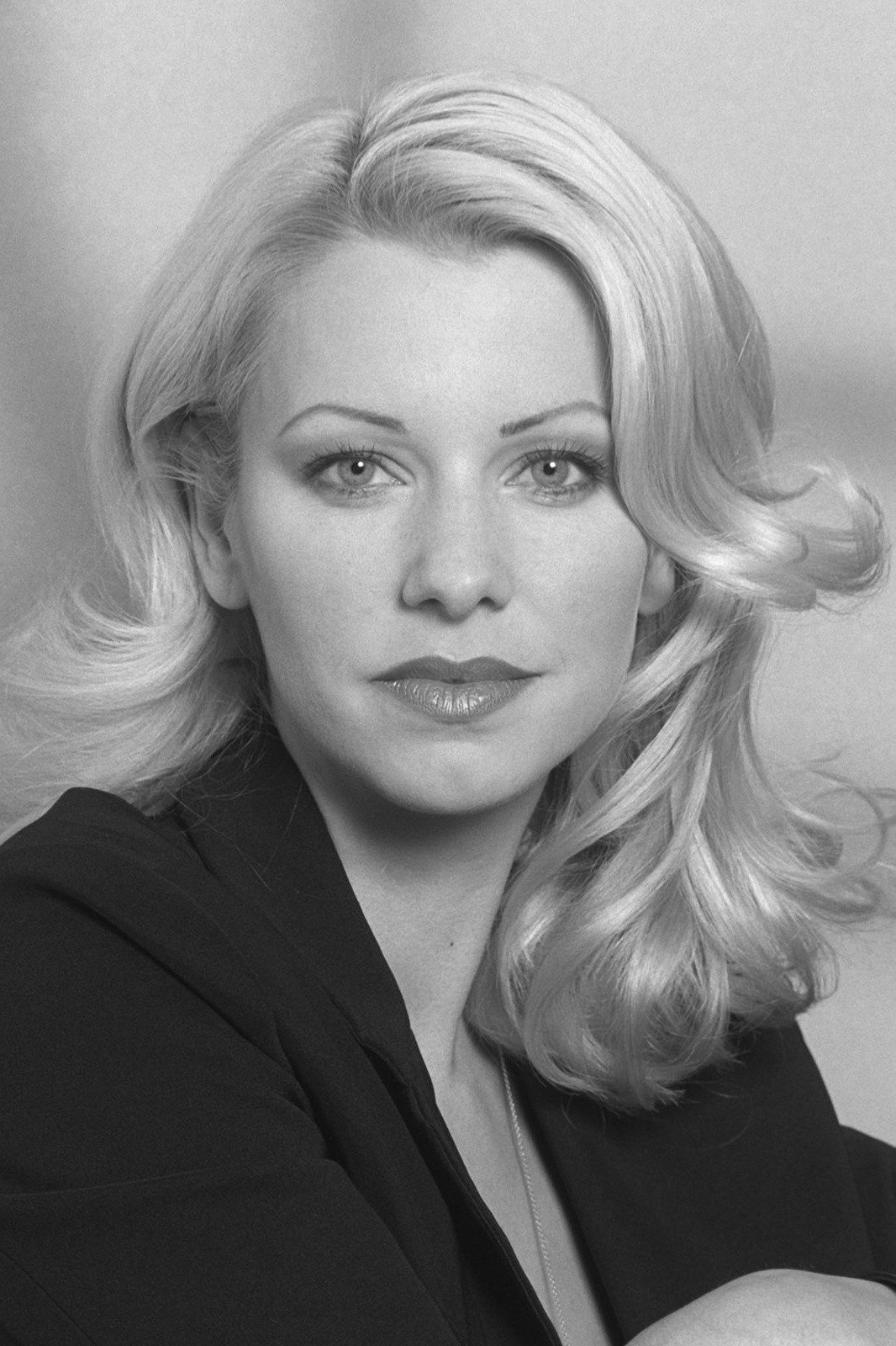 Karina Kraushaar as Carla Dux in Hallo Robbie!