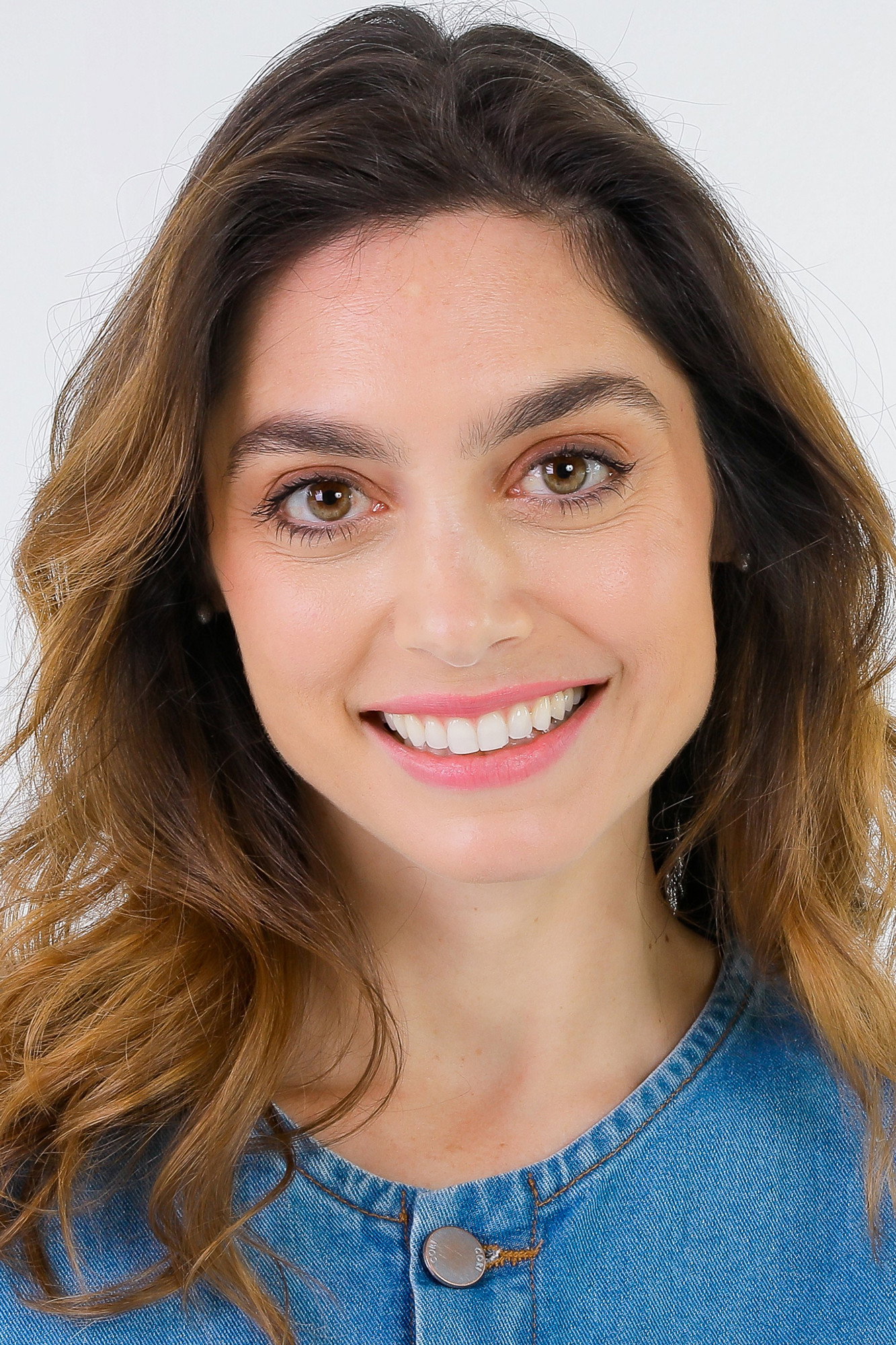 Juliana Schalch as Suzana in Sem Volta