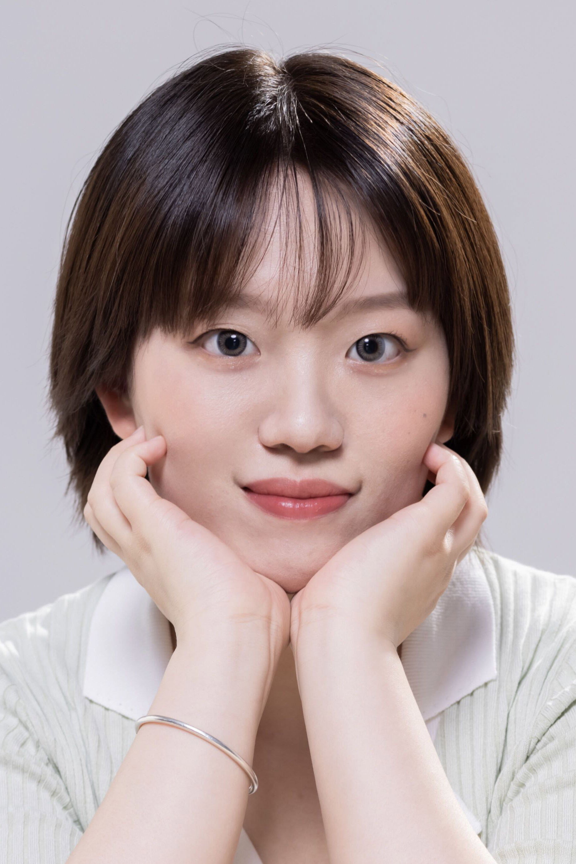 Yujin Chen as 有琴玄雅 in My Senior Brother is Too Steady